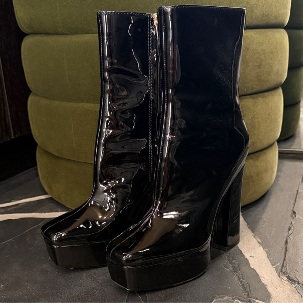 NEW Guess Black faux Patent Leather Ankle Boots sz 7.5 - Picture 2 of 8